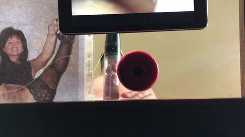 HD видео, кончает на фото (гей)