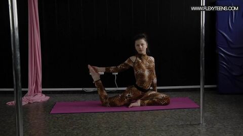 18-летние, HD видео, йога, любительское, Молоденькие, русский