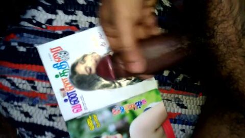 HD видео, кончает на фото (гей)