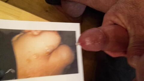 HD видео, кончает на фото (гей)